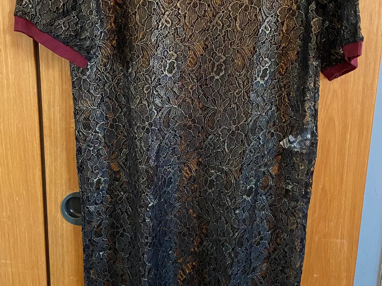 Billede 1 - Ny blonde kjole fra ZARA i str. M