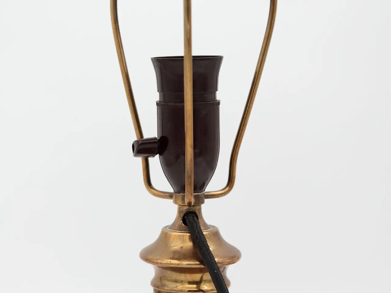 Billede 3 - Klassisk messingbordlampe med kanneleret søjle