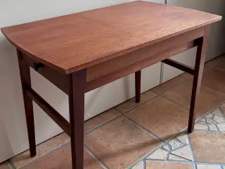 Teak sidebord 1950-1960’erne med skuffe