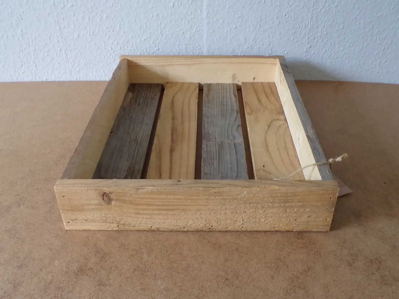 Billede 5 - Bakke i genbrugstræ med patina 45 x 35 cm