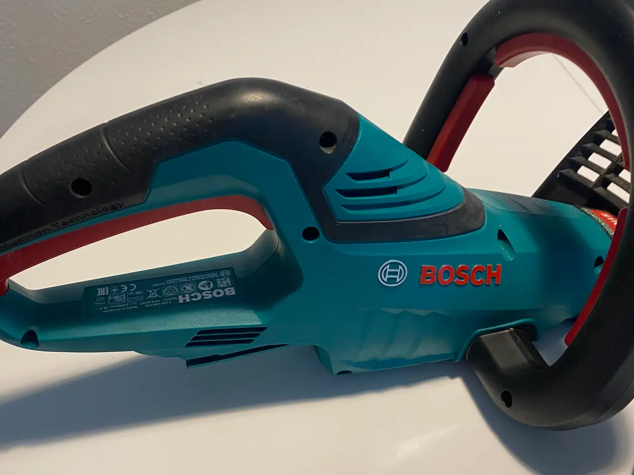 Billede 2 - Bosch hækkeklipper med oplader og to batterier