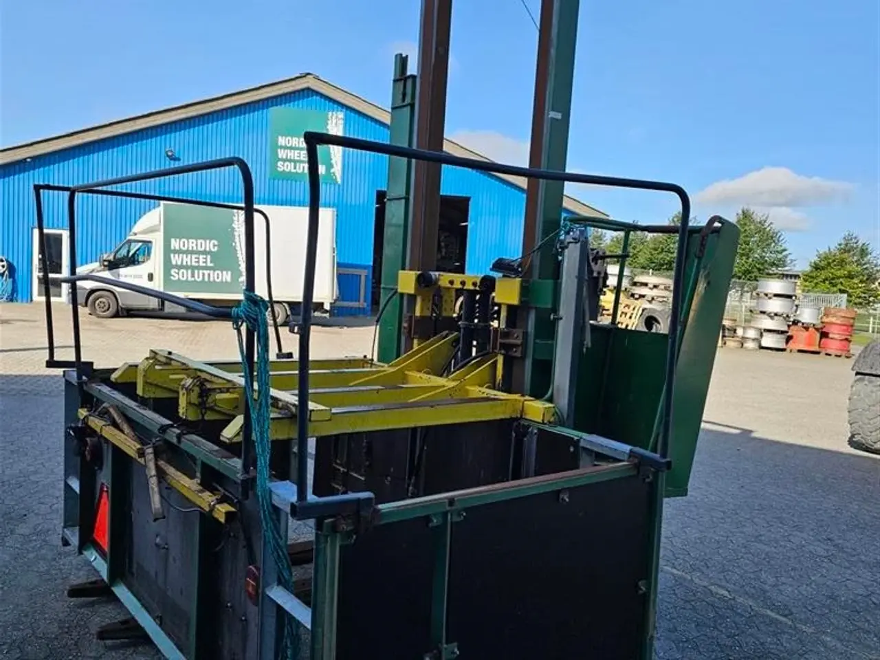 Billede 1 - CompacTree Pakkemaskine Med elevator i venstre side