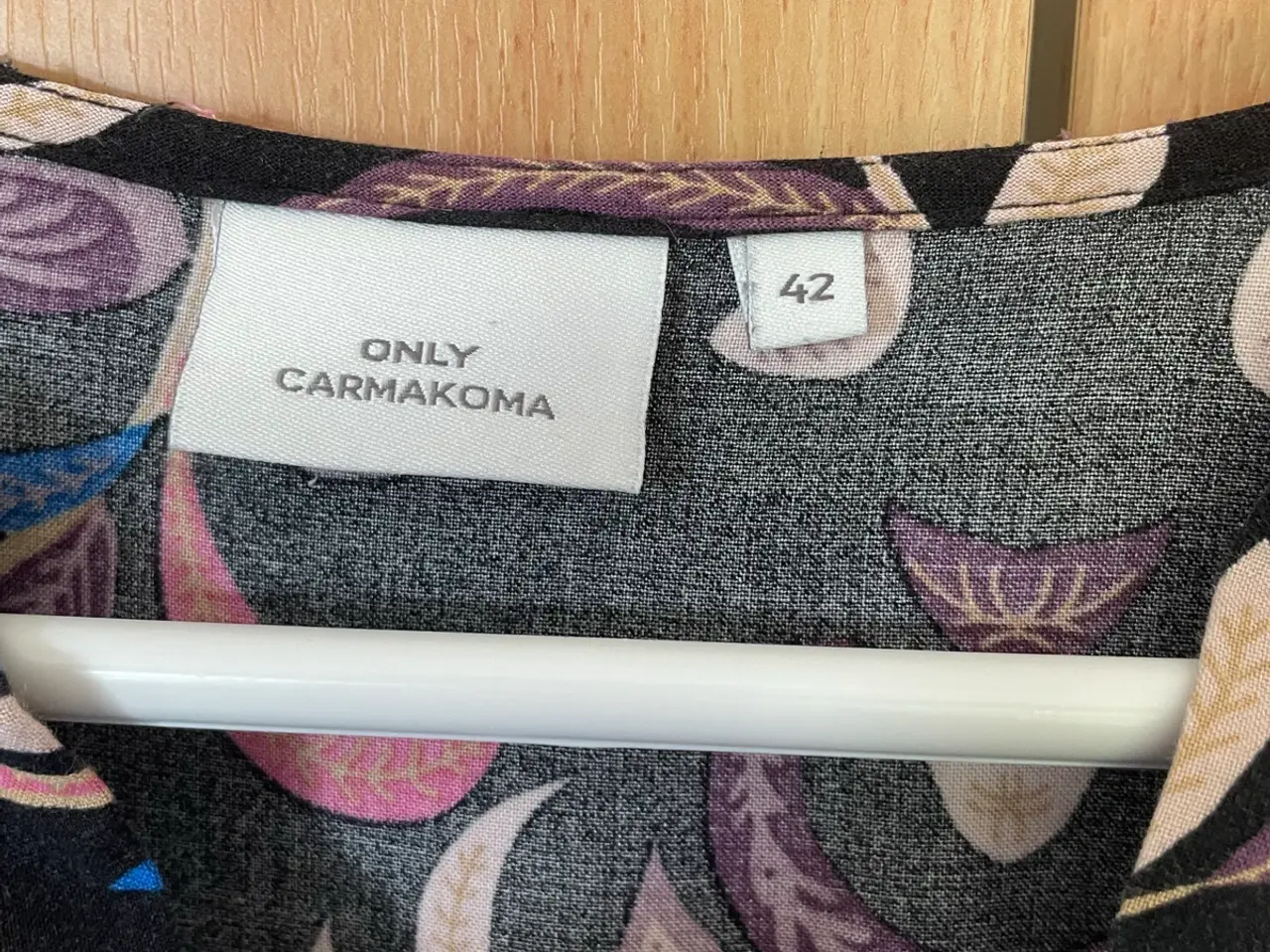 Billede 4 - Only Carmakoma kortærmet bluse