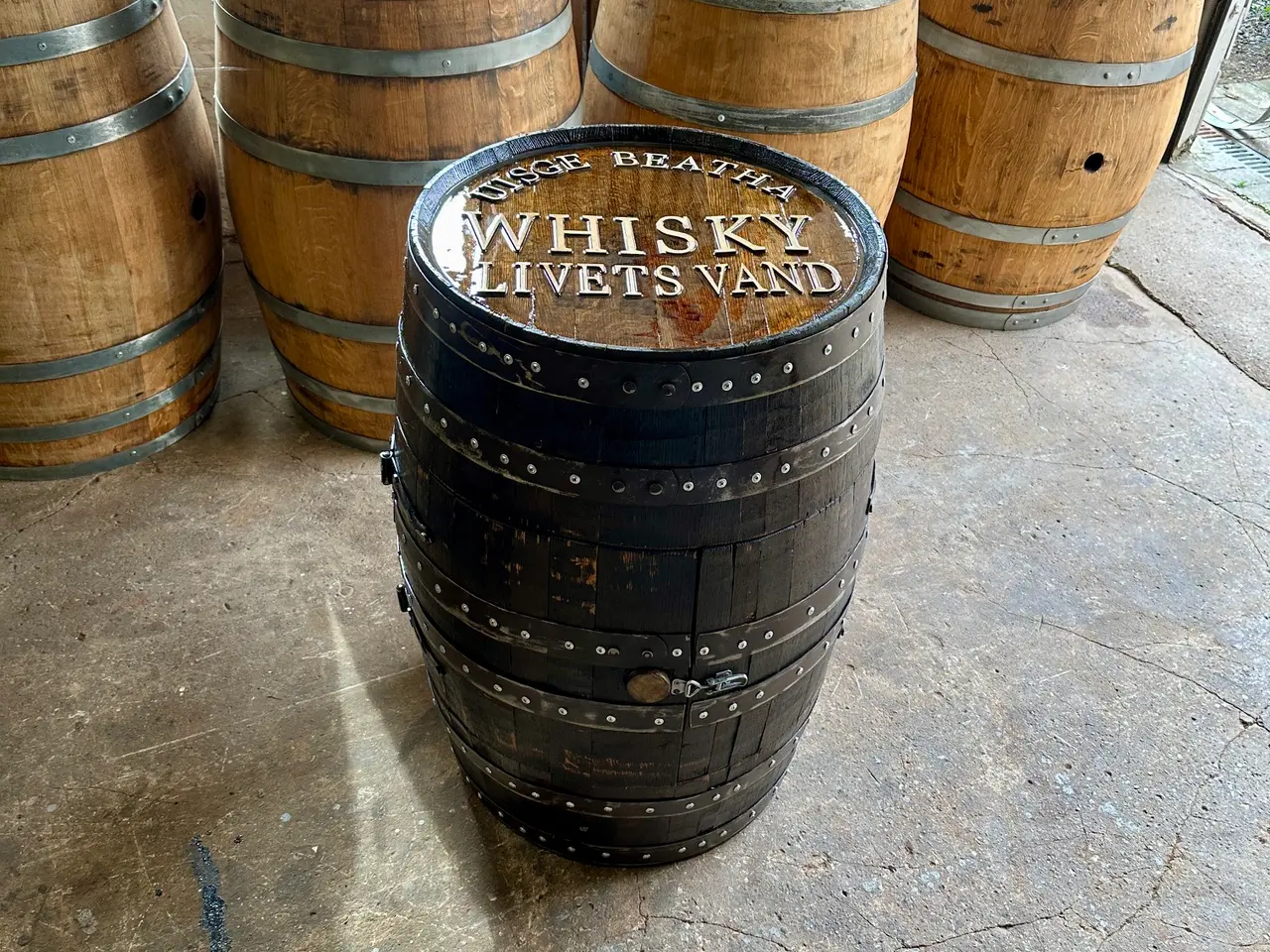 Billede 2 - Exklusivt Barskab – Original Skotsk Whiskytønde