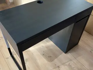Skrivebord IKEA model