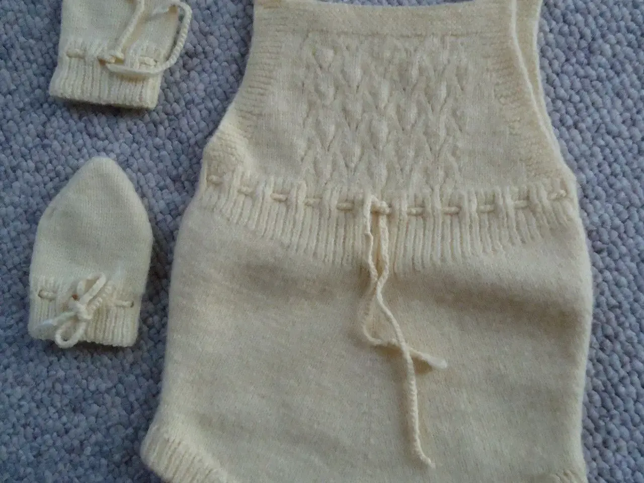 Billede 1 - Baby/ dukke body, gammel