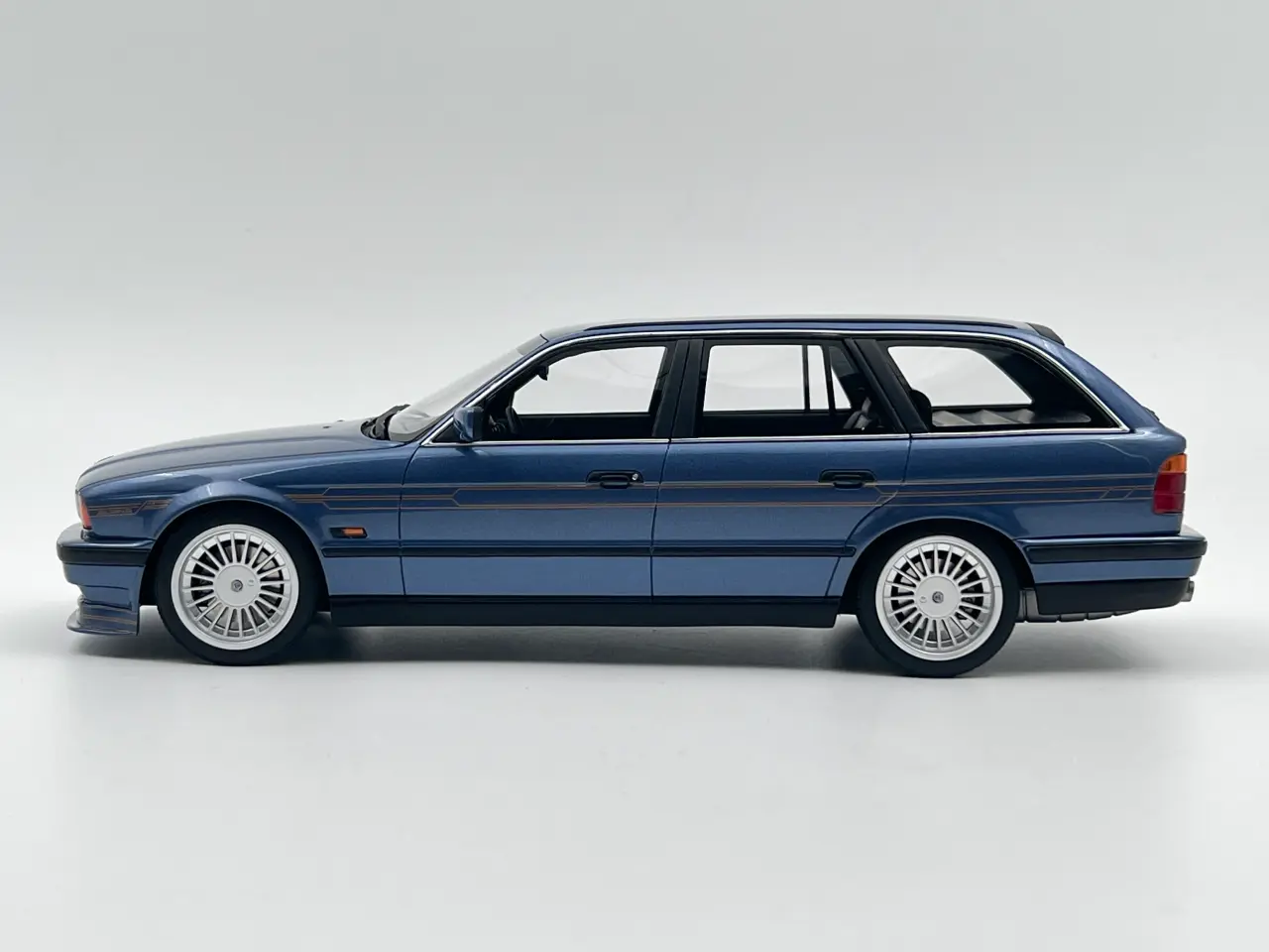 Billede 3 - 1995 BMW Alpina B10 4.0 Touring e34 - 1:18