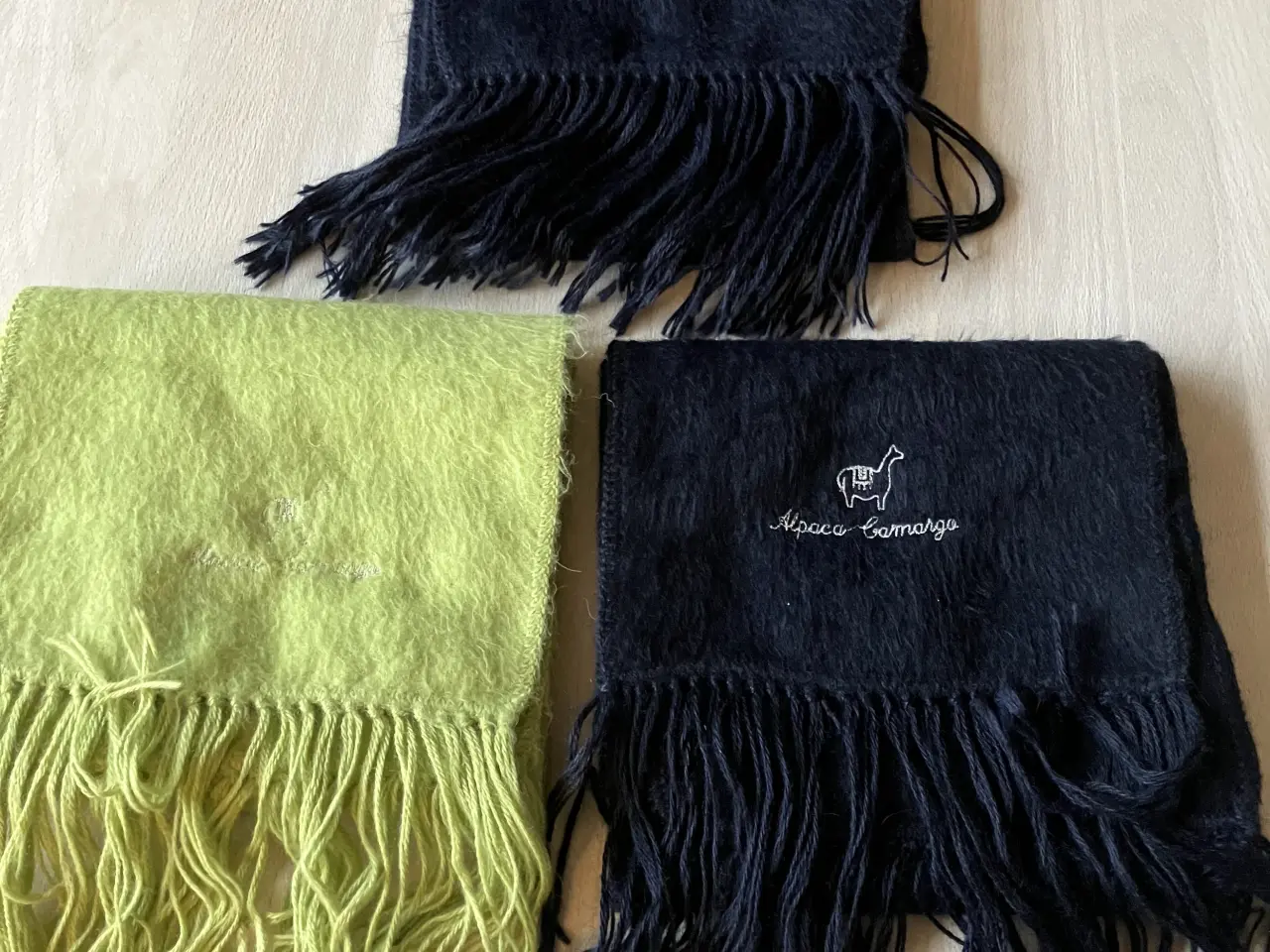 Billede 1 - 2 sorte Alpaca tørklæder fra Camargo.. Nye