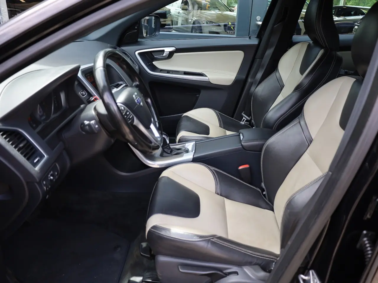 Billede 2 - Volvo XC60 2,4 D5 220 Momentum aut. AWD Van