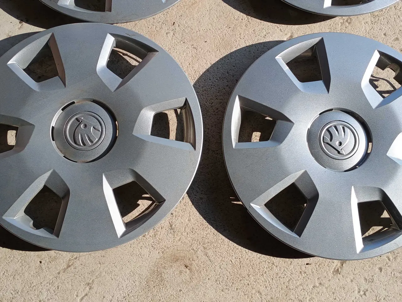 Billede 2 - Original 15" skoda hjulkapsler