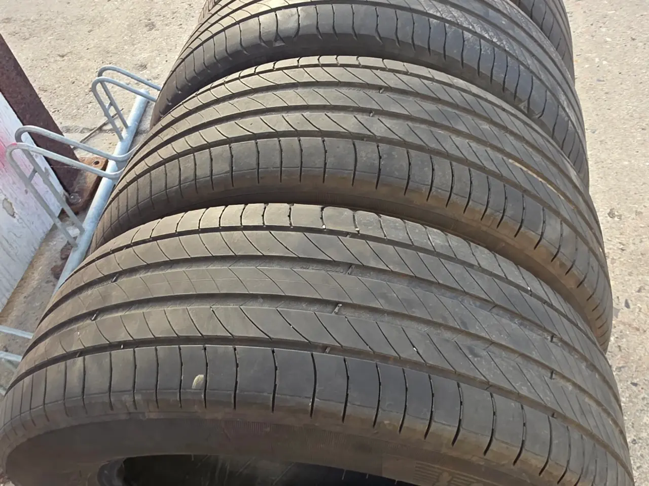 Billede 2 - Michelin sommerdæk 215/60 R17 ca 50 - 60% mønster