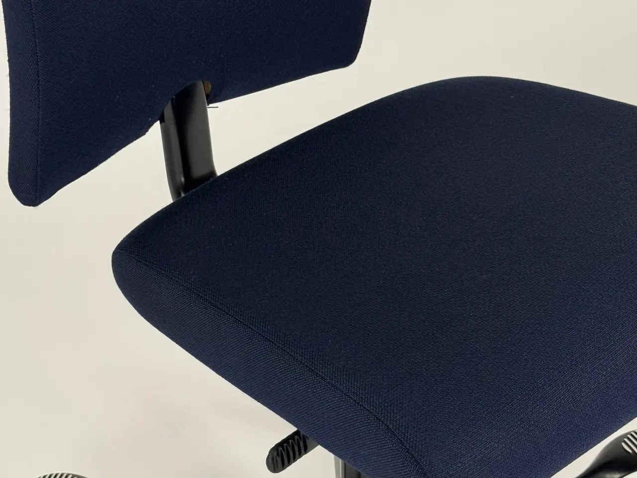 Billede 7 - HÅG H04 4200 Kontorstol – Mørkeblå/Sort Stel 200mm