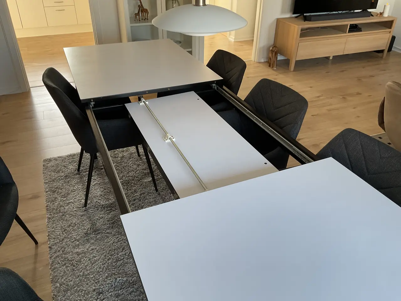 Billede 3 - Rigtig godt spisebord