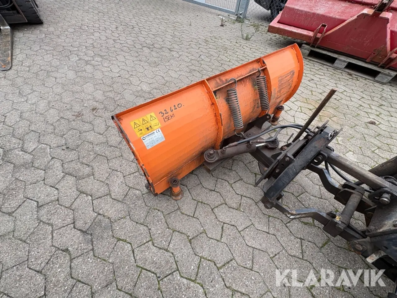 Billede 10 - Traktor Iseki TXG23 med kost og plov