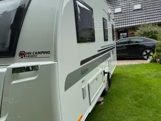 Adria Adora 482Lu Super flot stand