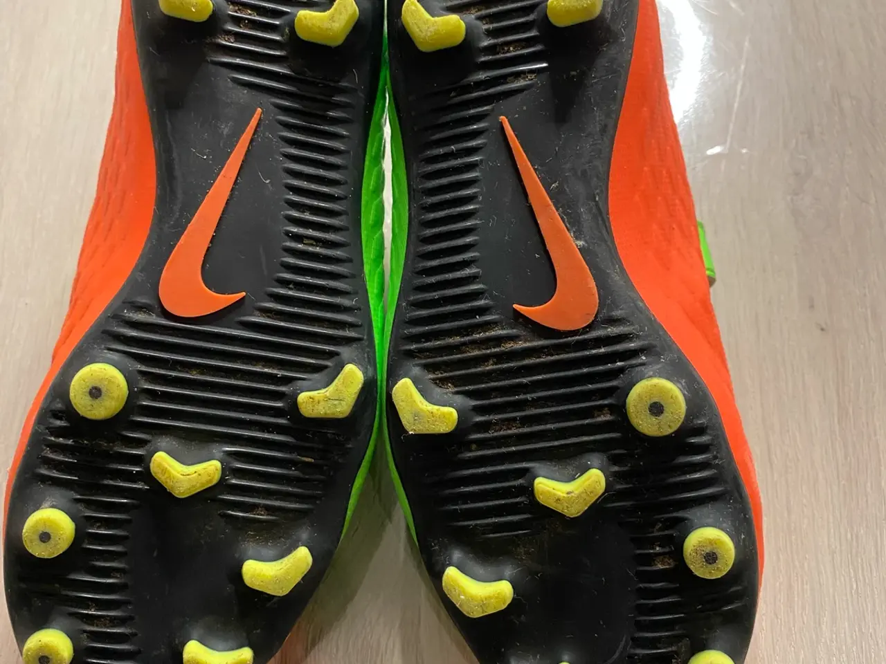 Billede 3 - Fodboldstøvler 31 og sneakers 33