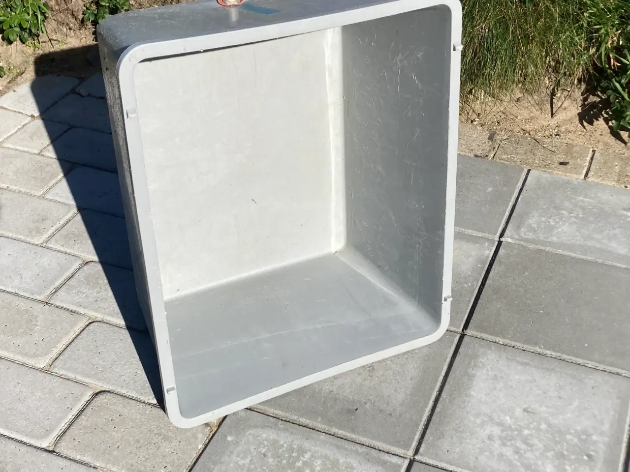 Billede 2 - Fiskekasse i hård plast, 80 liter