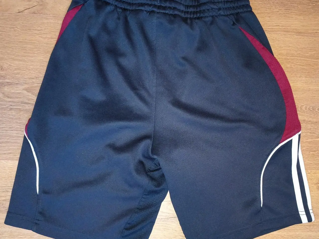 Billede 2 - DANMARK/DBU SHORTS, STR 11-12 ÅR, I FLOT STAND