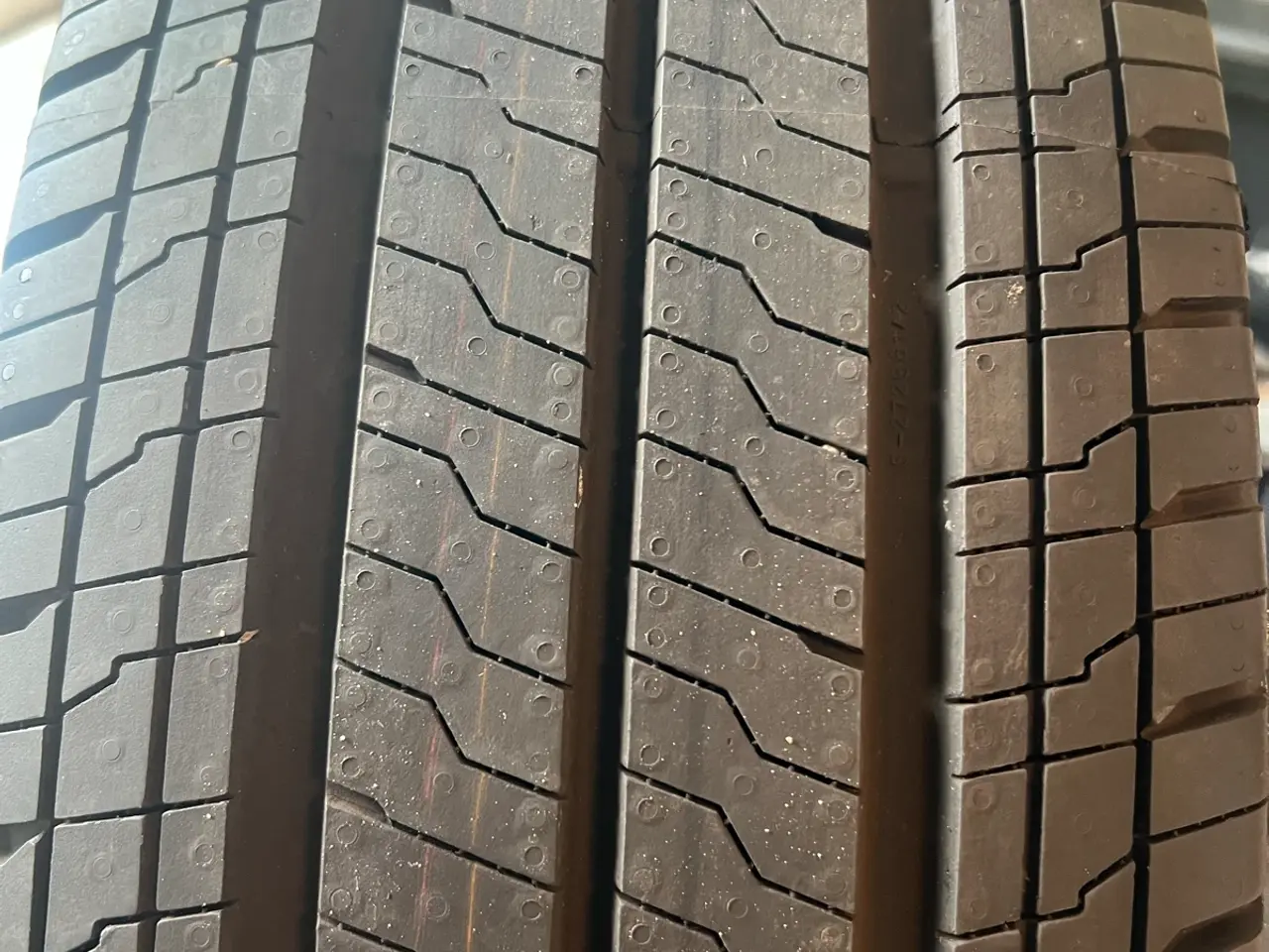 Billede 8 - Byd på -Nye sommer dæk 215/60 R17 Continental Van