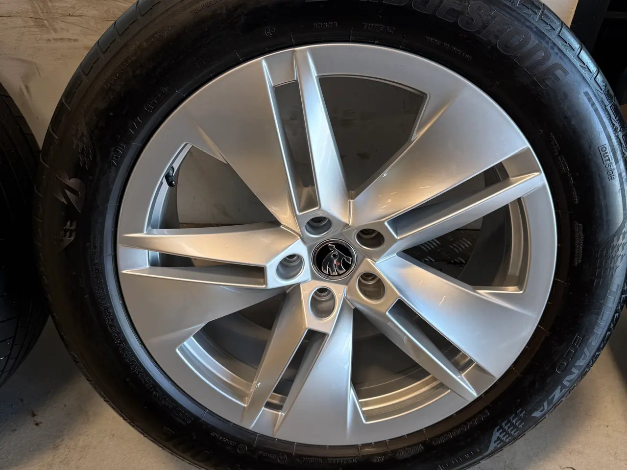 Billede 3 - Originale 19” Skoda enyaq fælge med sommerdæk
