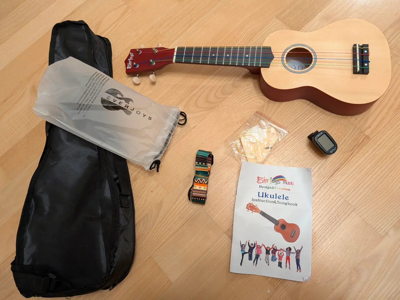 Billede 6 - Everjoys ukulele med taske og tilbehør – ubrugt