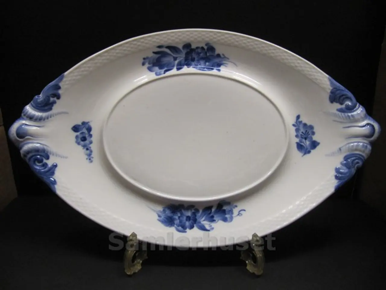 Billede 1 - Blå Blomst Flettet - Underfad til terin /Serveringsfad 41x24½ cm. (lxb) -RC. 8173