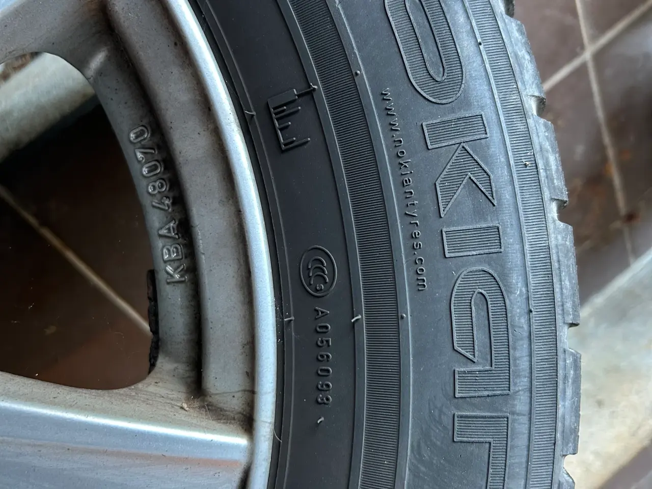 Billede 3 - Vinterdæk Nokian str. 225/60-17 på alufælge passer