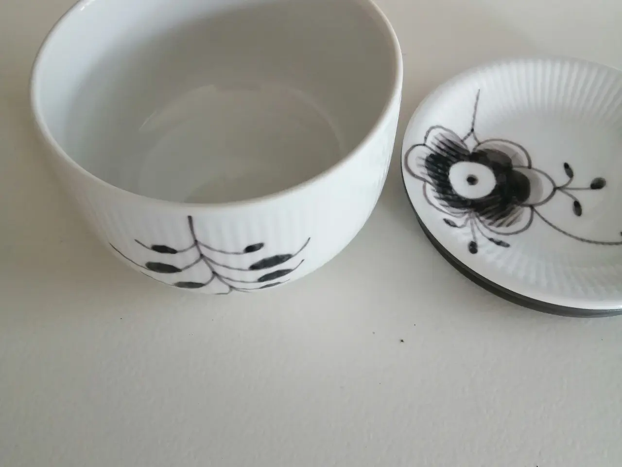 Billede 6 - Royal Copenhagen mega sort krukker 