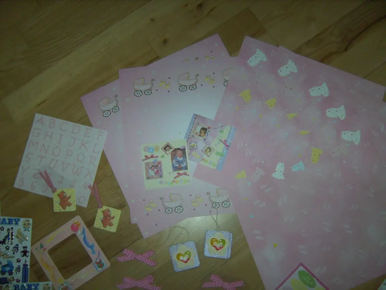 Billede 4 - SCRAPBOOKING: baby-pige album