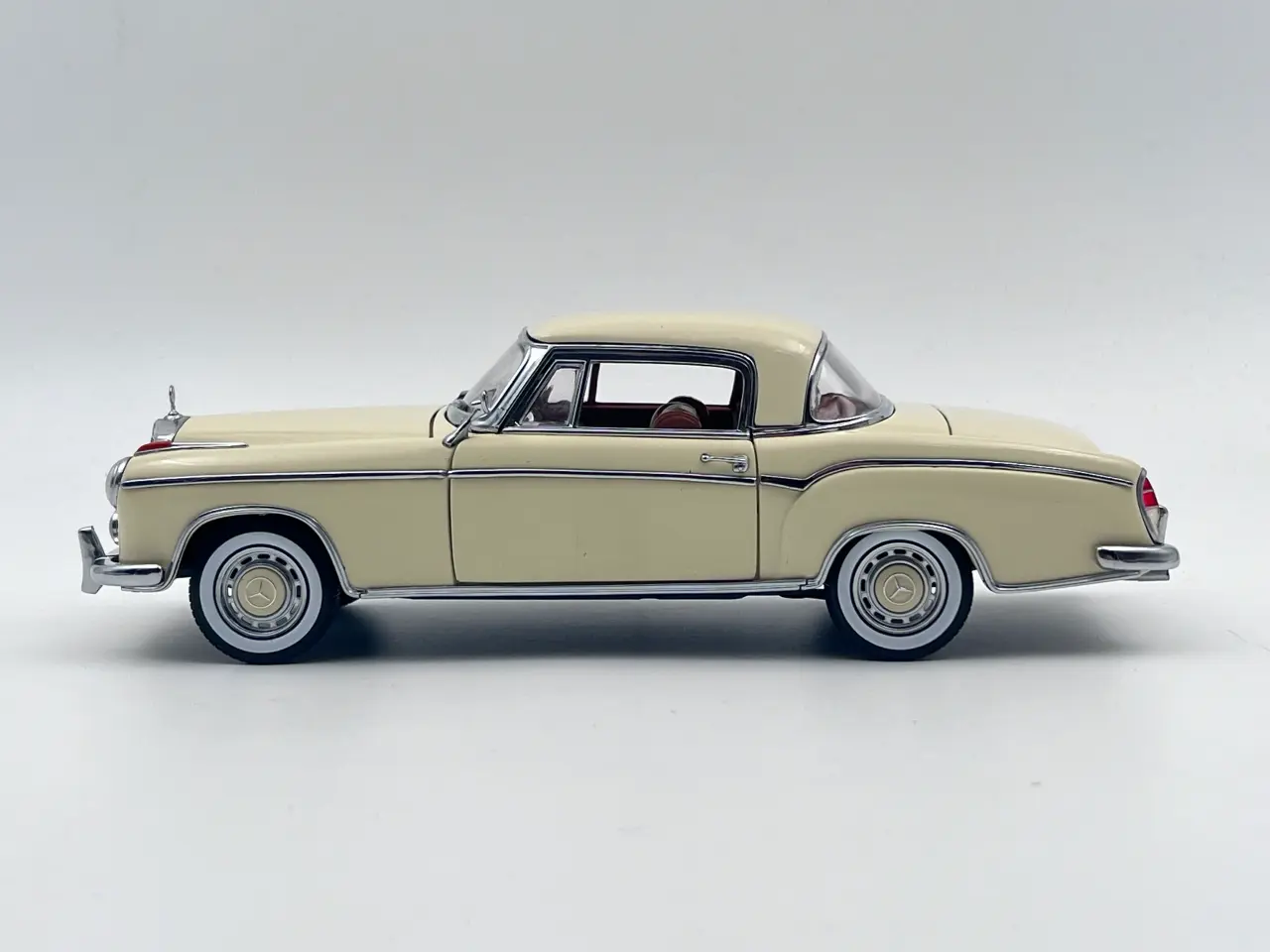 Billede 4 - 1958 Mercedes 220 SE Coupe 1:18