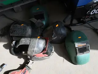 2 stk. Friskluftmasker med 1 stk. Filter 3M Adflo samt 2 stk. Svejsemasker