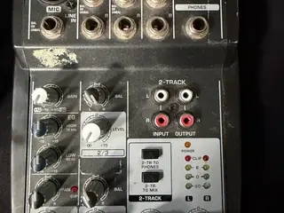 Behringer Xenyx 502 mixer med strømforsyning