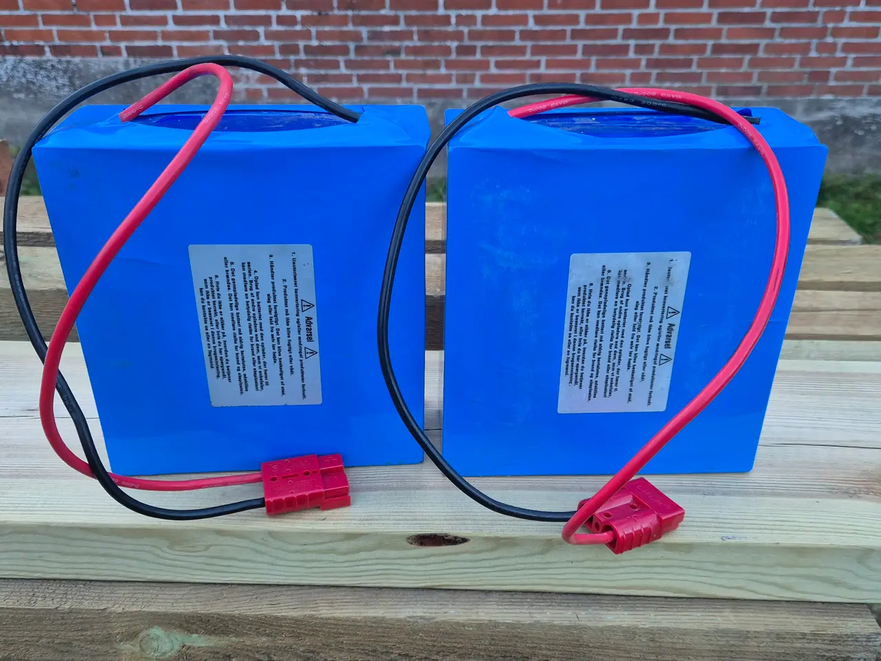 Billede 2 - 2 stk. 24V 45Ah lithium-ion batterier – til el-sco
