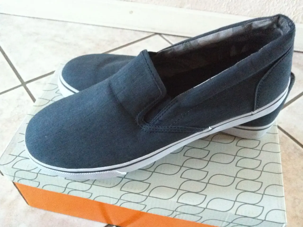 Billede 3 - Ny moderne CULT sneakers, str. 42, 175kr