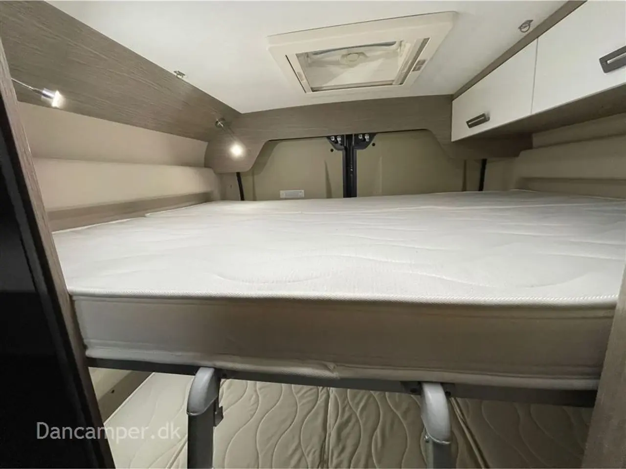 Billede 33 - 2023 - Chausson ROAD LINE V594 VIP MAX UNDER KLARGØRING! Super spændende, kort van med to dobbeltsenge på tværs i køjesystem. 2,2, L motor , 140 HK, solcelle og markise m.m.