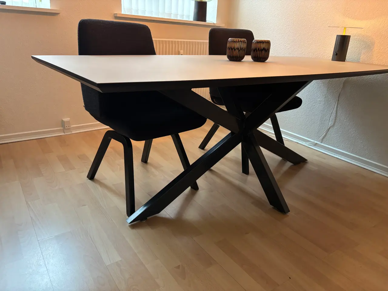 Billede 3 - Fedt Spisebord med Linoleums bordplade