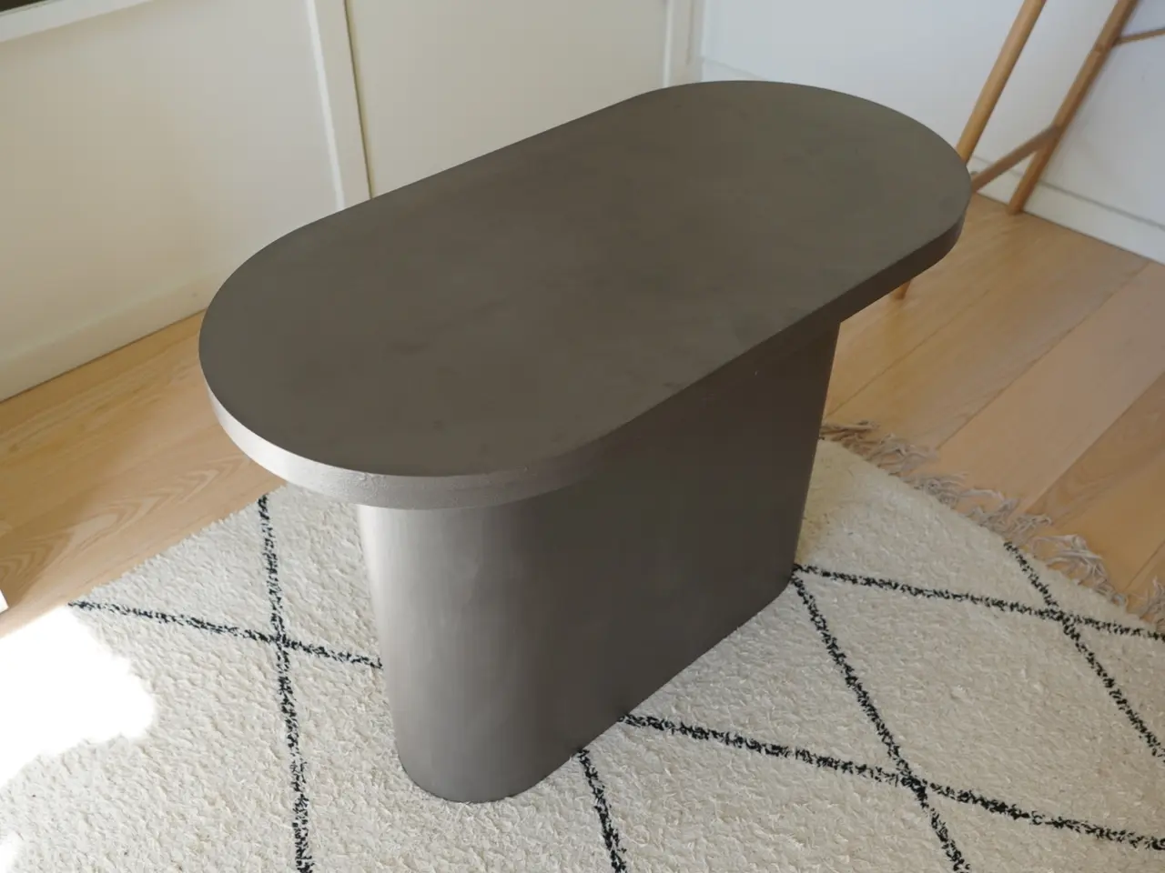Billede 1 - Ovalt bord i betonlook