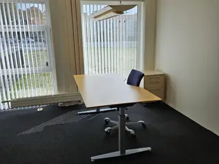 19m2 kontor med god udsigt