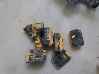 Akku håndværktøj DEWALT DCF787 med 5 stk. batterier