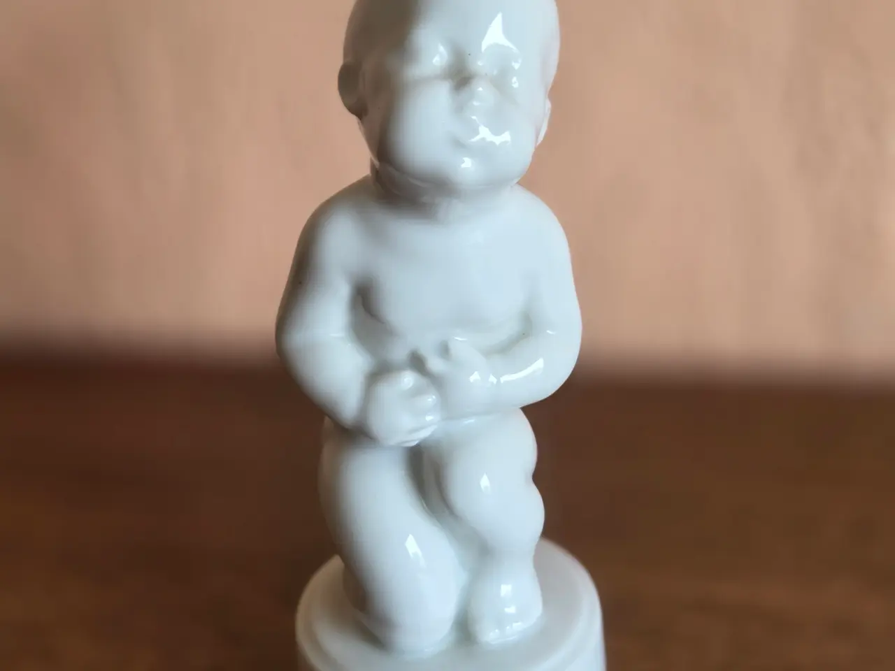 Billede 1 - Bing & Grøndahl hvid porcelænsfigur – Barn - 12cm