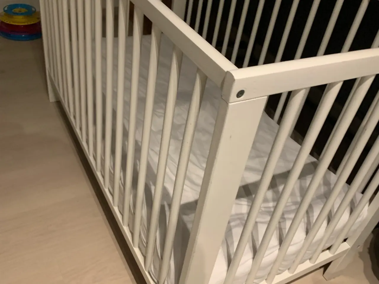 Billede 1 - Ikea tremmeseng, madras medfølger