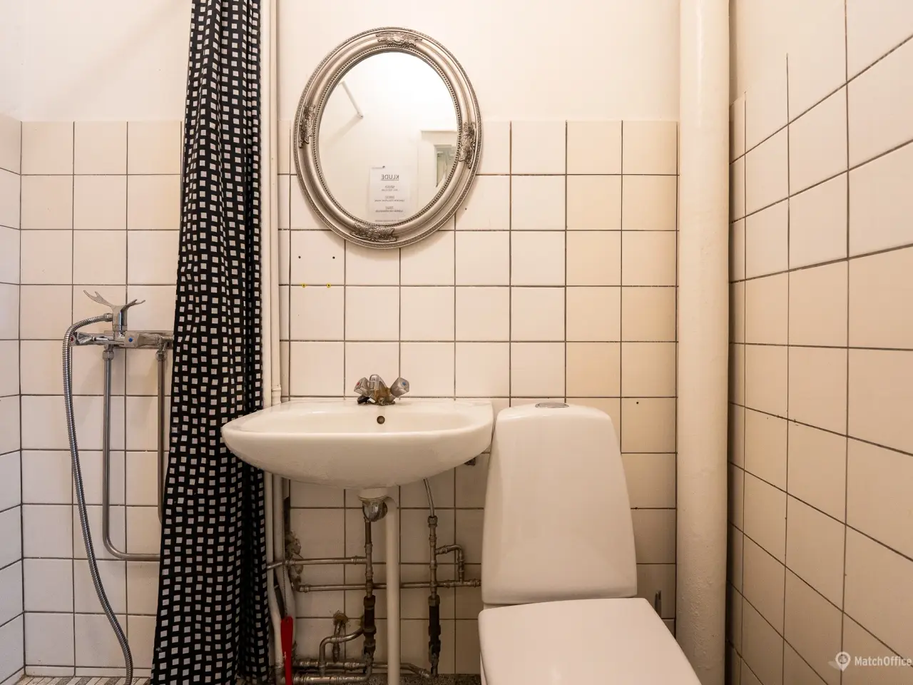 Billede 14 - UDLEJES: Nyrenoveret butik med markant hjørneplacering på travle Smallegade