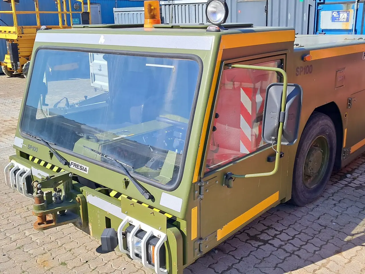 Billede 1 - Fresia Lufthavns SP 100 Flytraktor