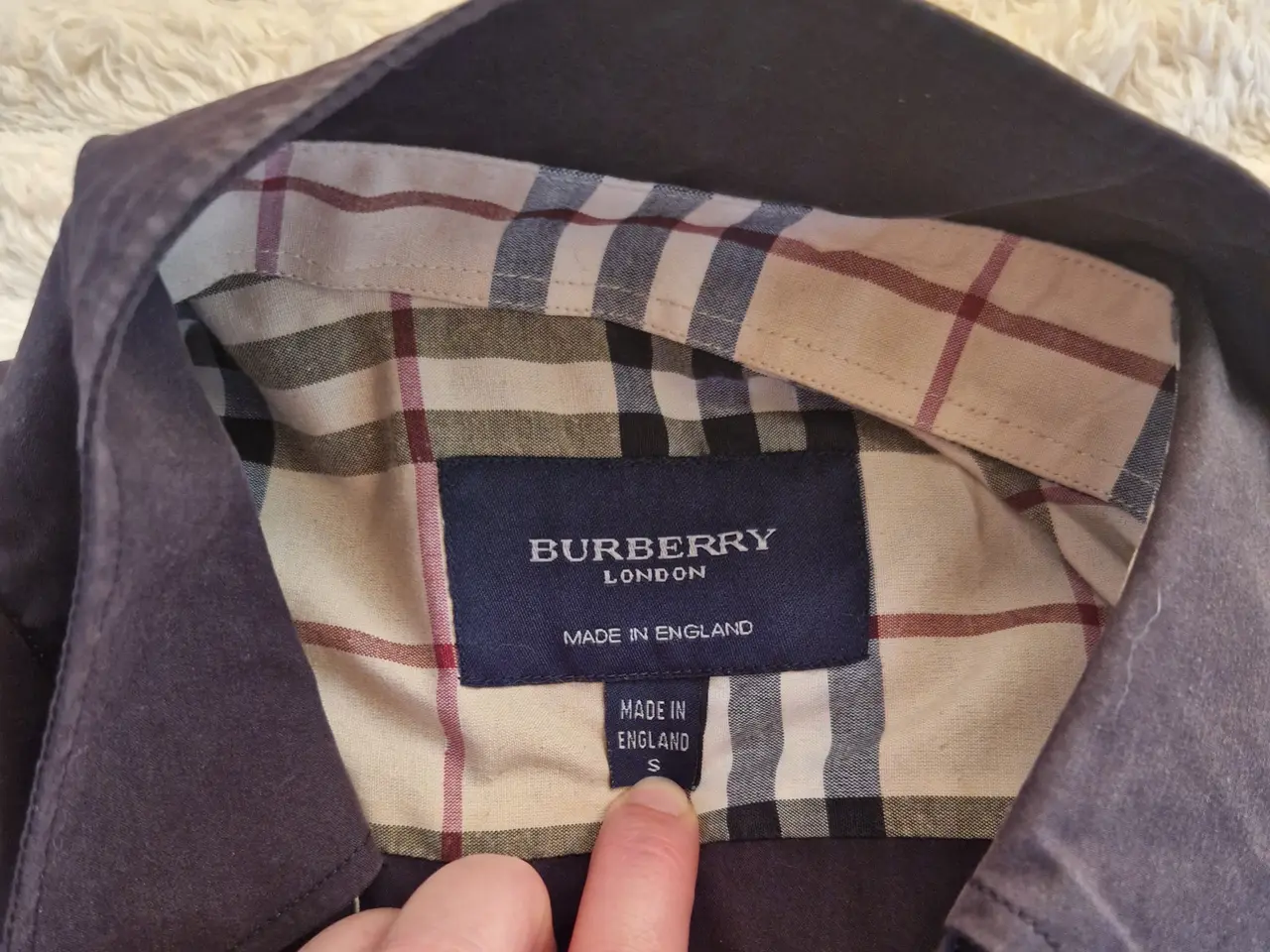 Billede 3 - Burberry kortærmet skjorte S/M sort herre bomuld
