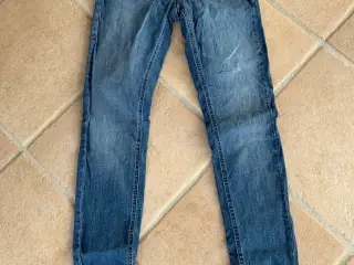 B.Young jeans str. 30