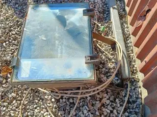 - - - Stor halogenlampe