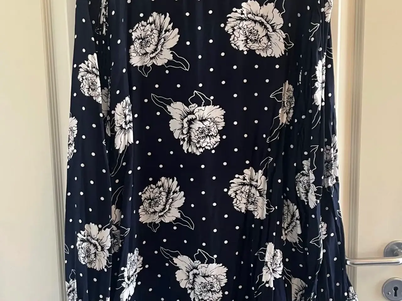 Billede 2 - Blomstret bluse