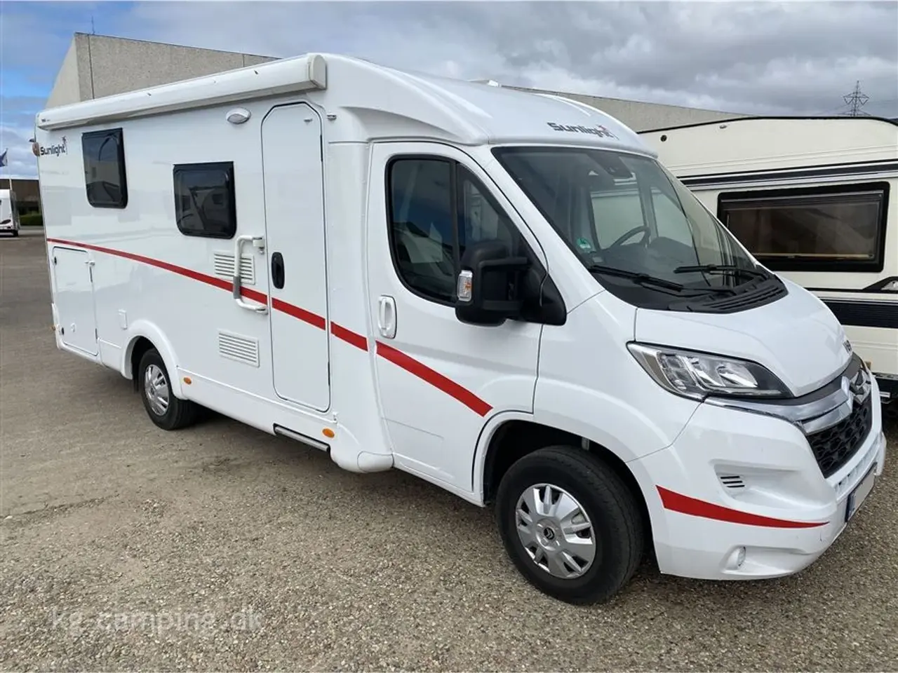 Billede 1 - 2021 - SunLight VAN V67S   Velholdt autocamper med fritstående dobbeltseng
