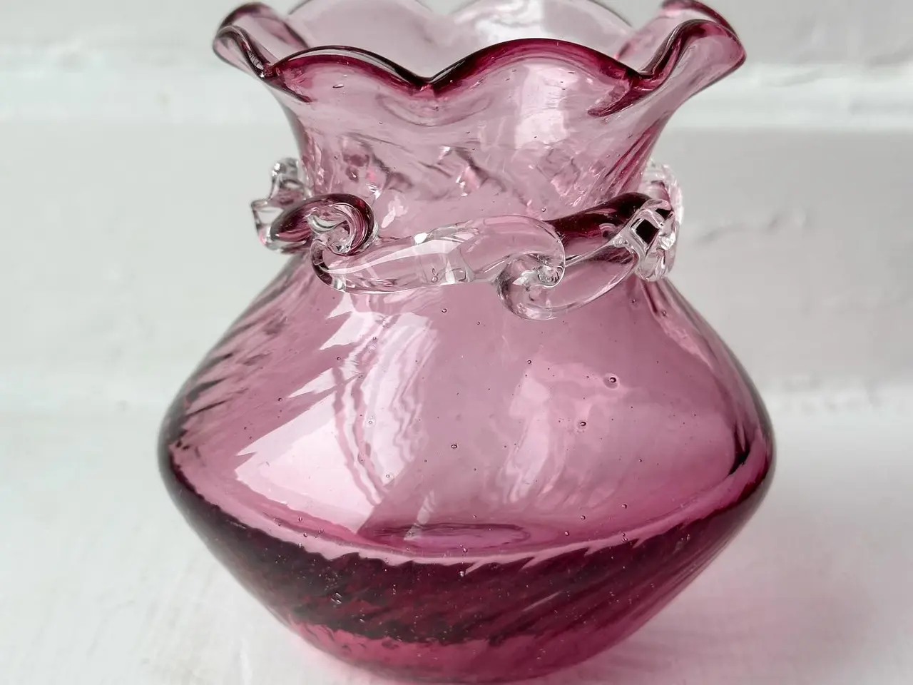 Billede 3 - Pilgrim, lyselilla minivase m flæser, 1966-72, NB