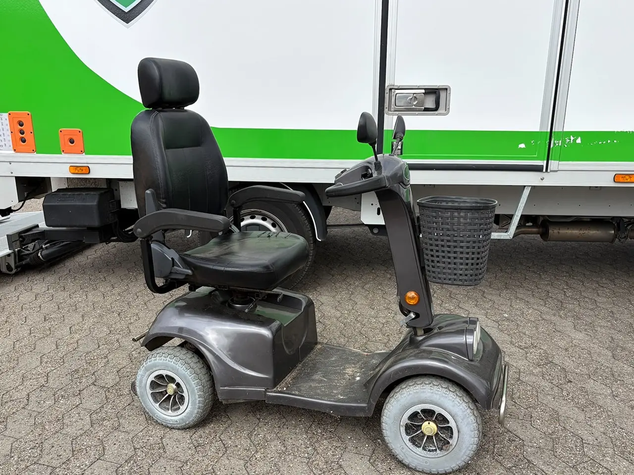 Billede 1 - LM-350 grå